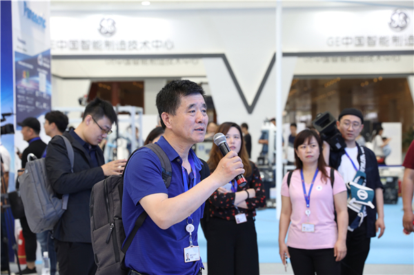 1558149559382615.jpg 记者提问1.jpg