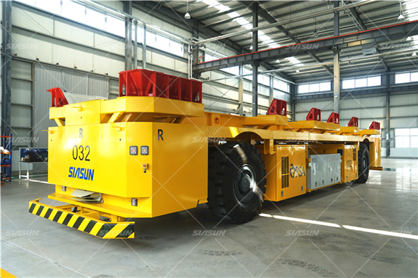 1560479184905661.jpg 新松港口移动机器人设备样机于青岛新松产业园装配完毕.jpg