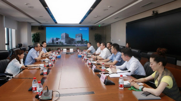 1566807724840299.jpg 会议.jpg