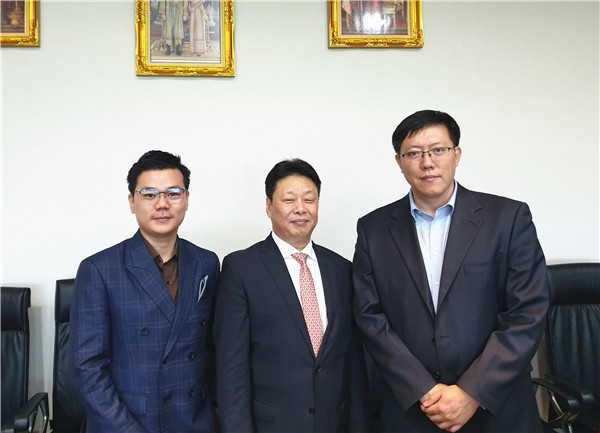 1573701177976674.jpg 与中国科学院曼谷中心主任姜标博士合影.jpg