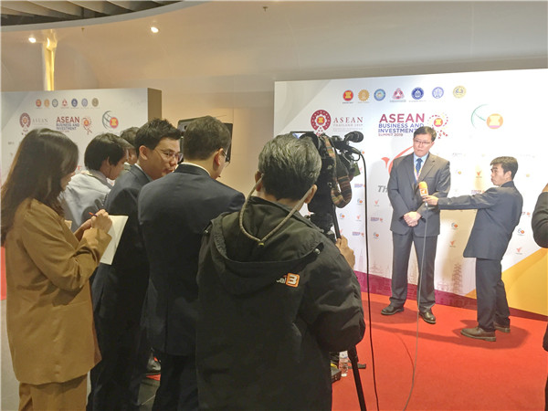 1573701196344772.jpg 赵总接受PBS采访.jpg