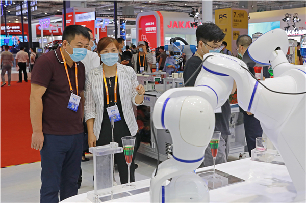 1600323914370493.jpg 2.商务局领导参观.jpg