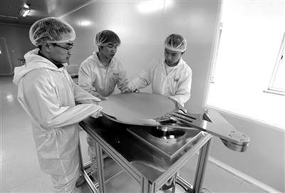 中国工业机器人需求增长居首 国产机器人产业化开启