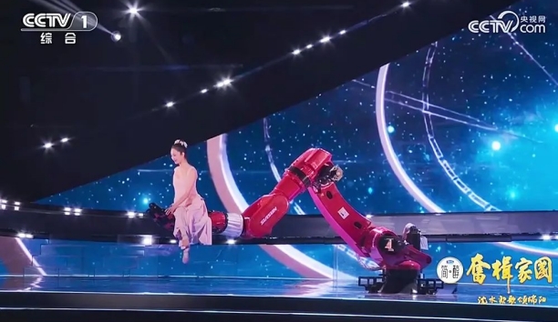 辽宁日报——“执手”共舞！它再次“破圈”，细节在此！