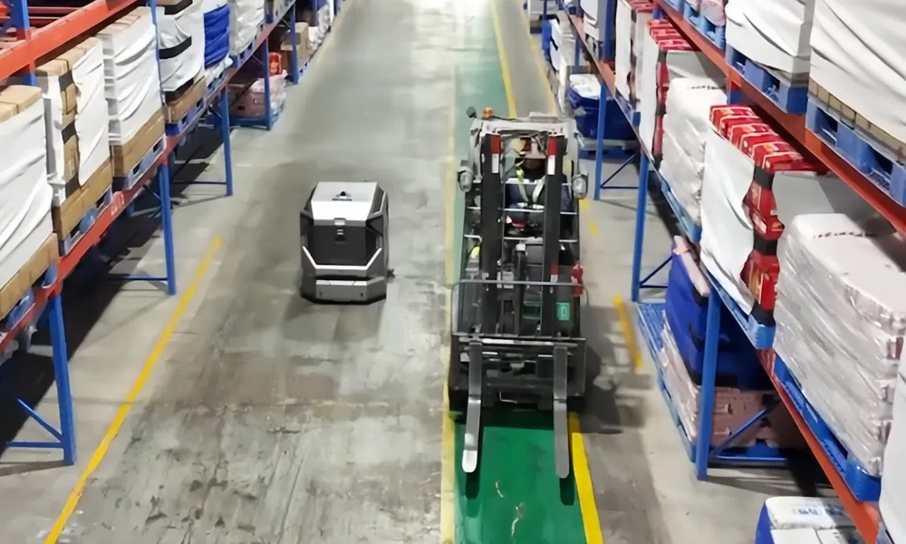 食品行业车间星卫来机器人清洁方案